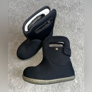 BOGS Bloom Youth size 10 Black Velcro Boots
